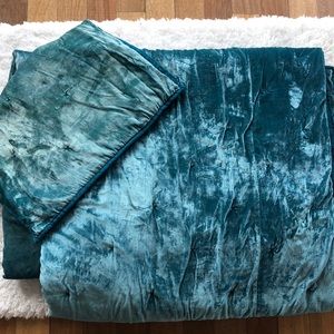 Blue velvet twin/twin xl comforter